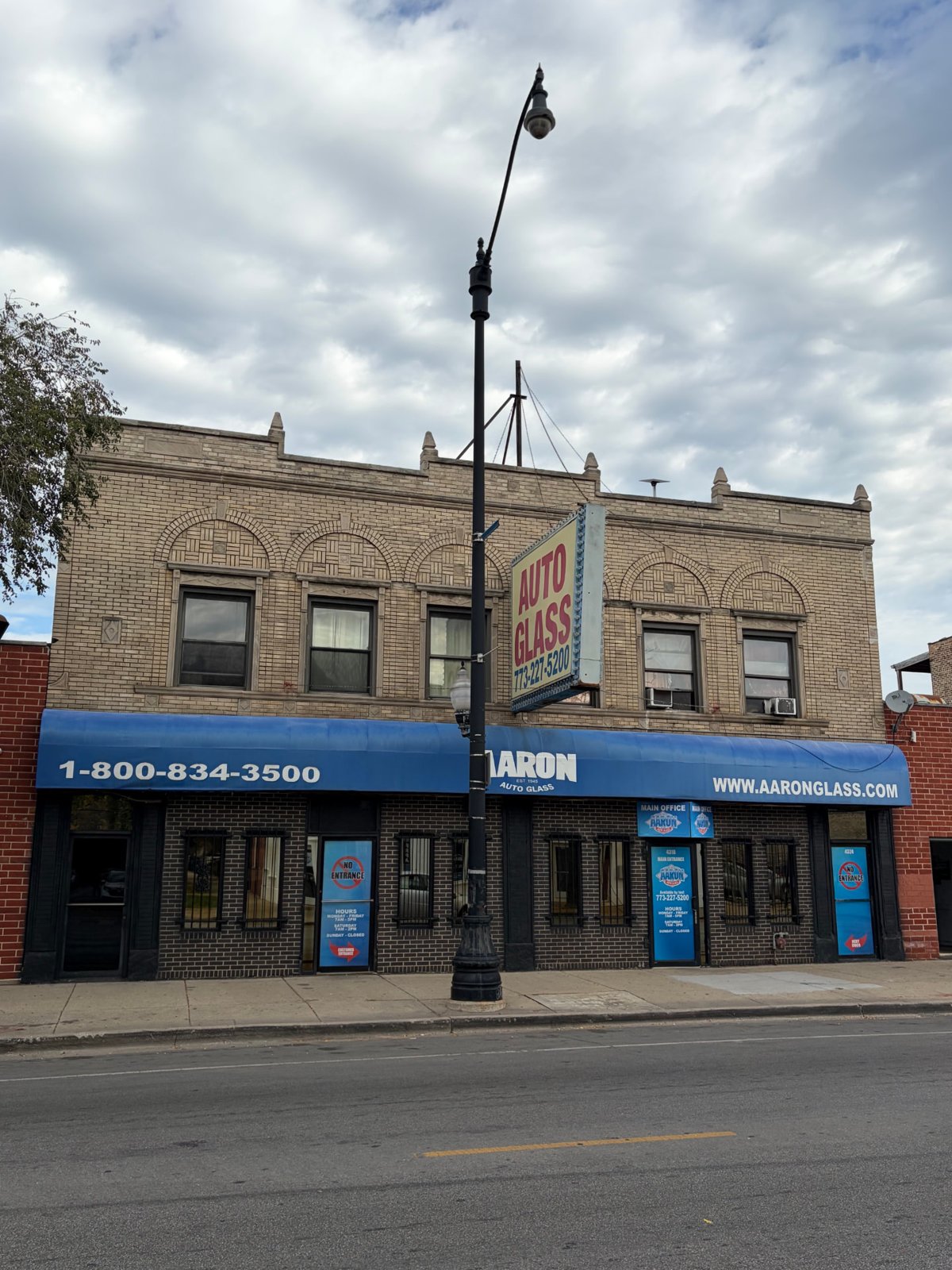 Aaron Auto Glass shop at 4318 W Armitage Ave, Chicago